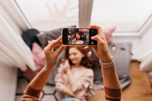 Ribuan Foto di Smartphone, Tapi Berapa yang Benar-Benar Kamu Ingat?